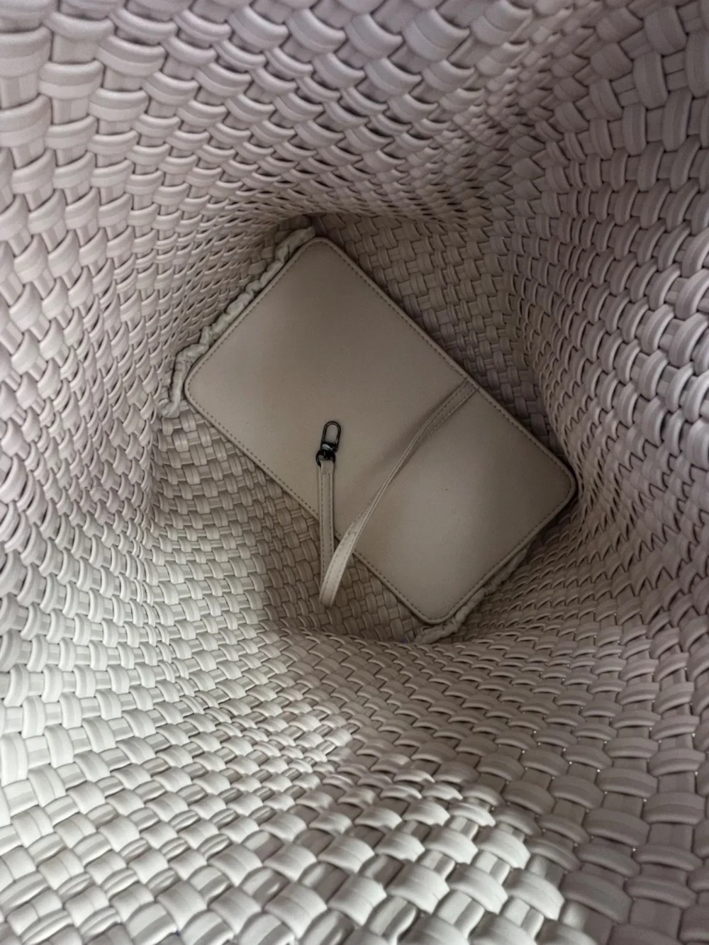 Like New |•Cute Summer Latice Bucket Bag w/ Matching Pocket Bag 11x7•|